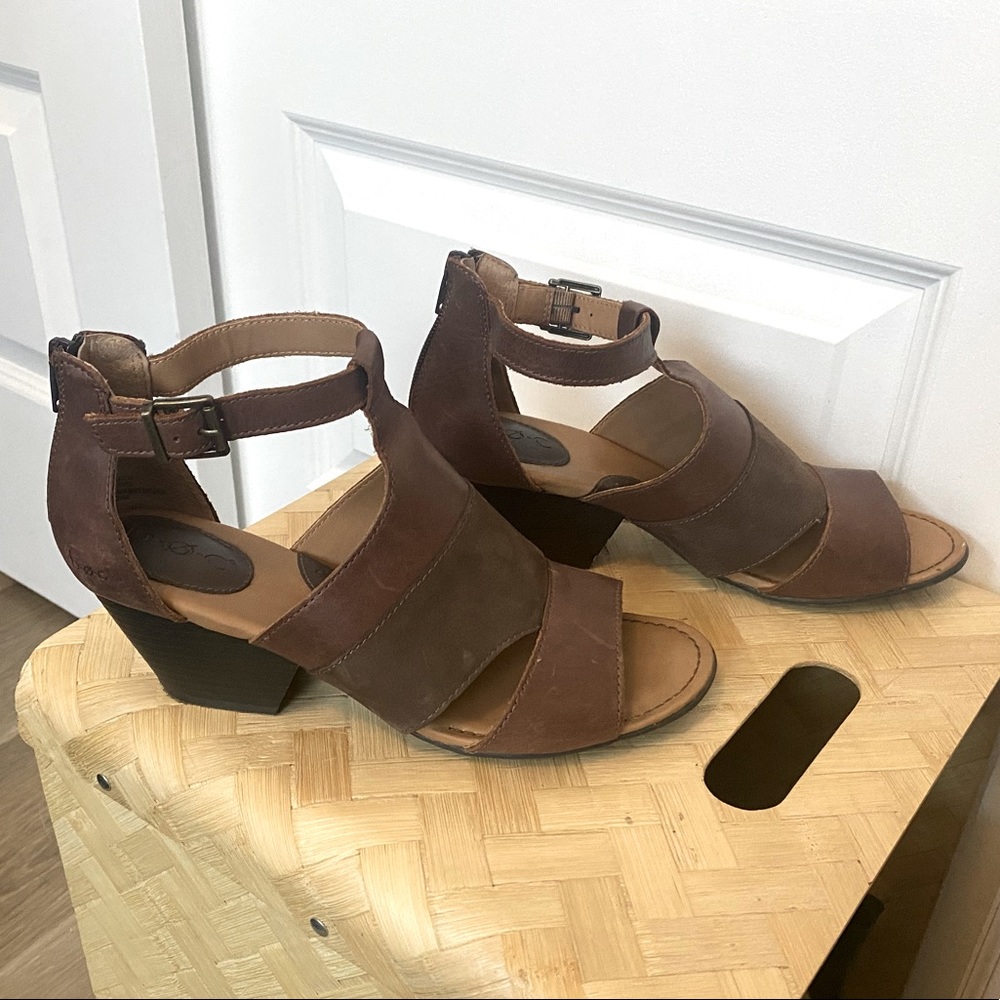 B.O.C. Brown leather sandals with back zip closure, size 8